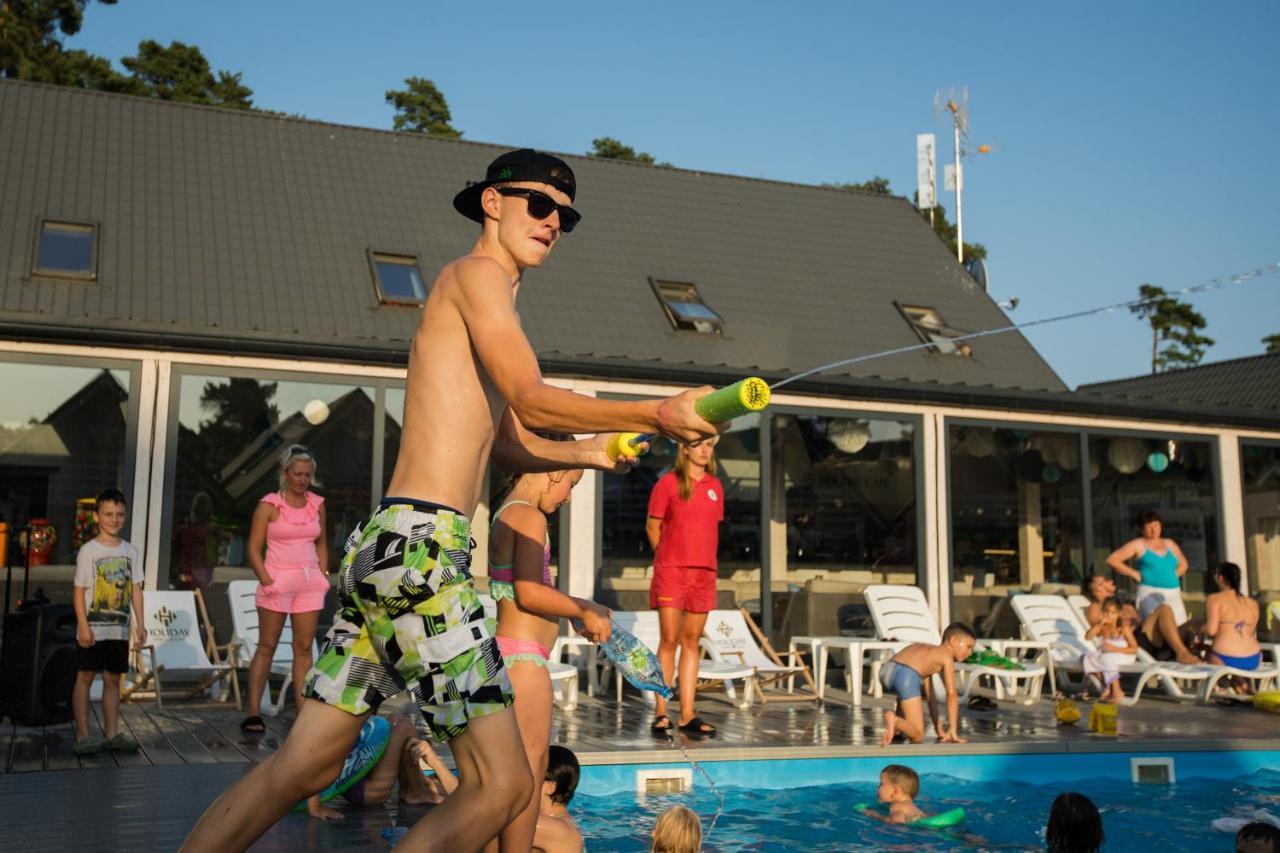& - Calodniowe Animacje I Podgrzewany Basen W Cenie Ferienpark Pobierowo